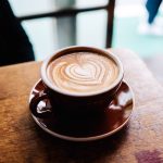 Cappuccino in gebarentaal. Dat kan bij de Sign Language Coffee Bar in Amsterdam.